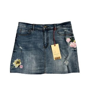 NEW! Angel Kiss Floral Embroidered Mini Jean Skirt Size XL Light Wash Cut Off